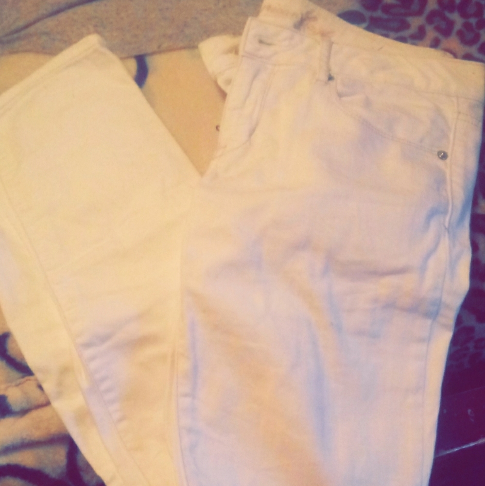 White AE short stretchy skinny jeans